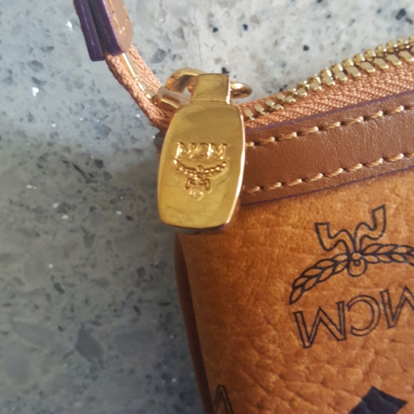 ♨️SOLD NO LONGER AVAILABLE ♨️MCM Wristlet - Picture 2 of 8